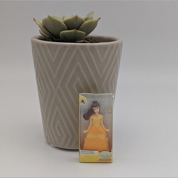 Zuru Mini Brands Disney Store Edition Princess Belle Toy - Picture 1 of 3